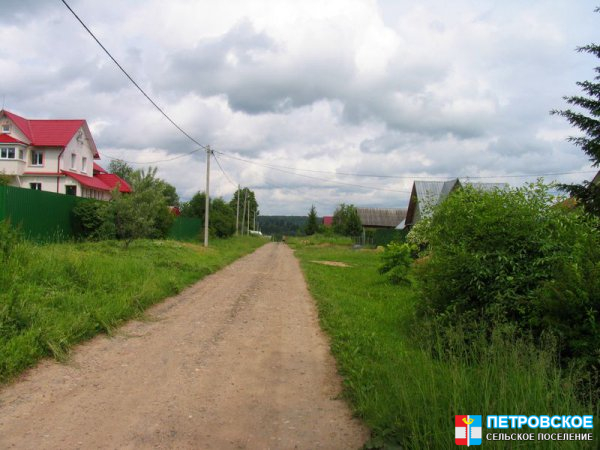Ивановское - вид вдоль дороги