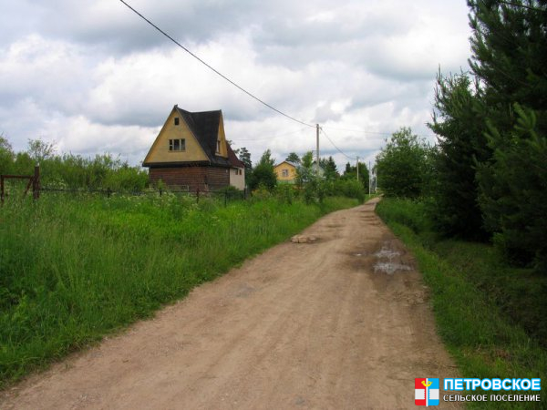 Ивановское - вид вдоль дороги