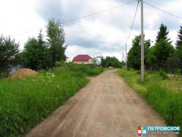 Ивановское - вид вдоль дороги