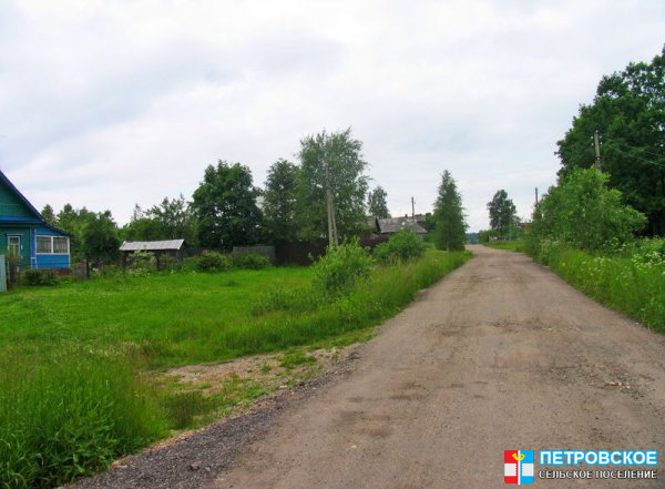 Спасское - вид вдоль дороги на Ивановское