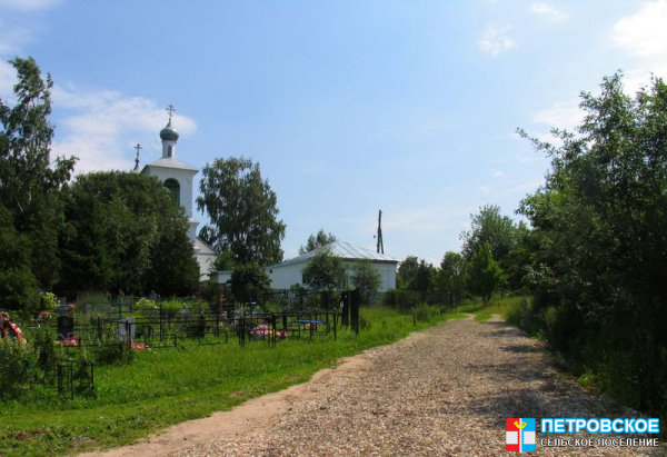 Тархово - дорога за храмом вдоль кладбища
