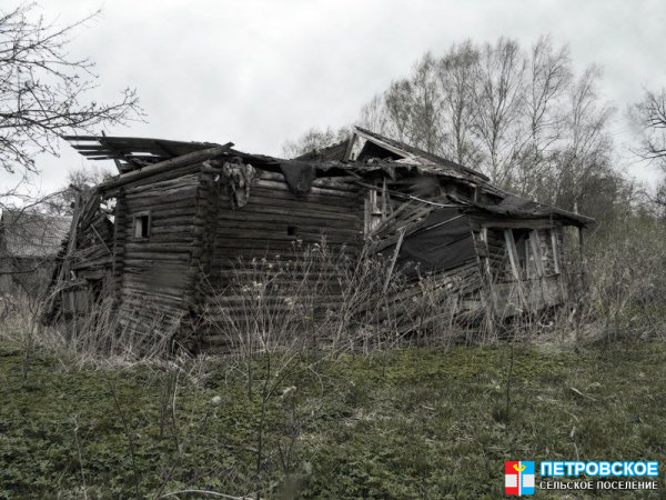 Петровское - разрушенный дом Акимовых