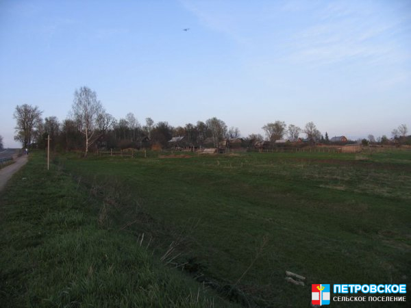 Петровское - вид с шоссе на огороды