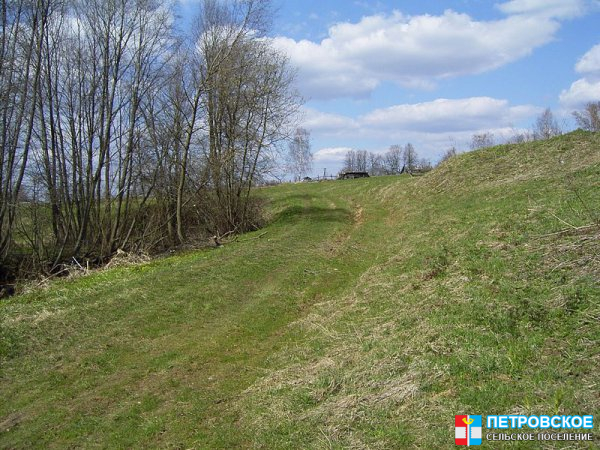 Петровское - дорога от шоссе к речке